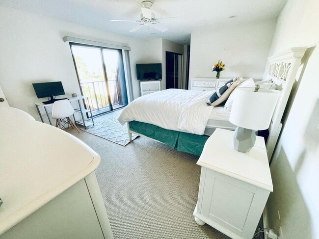 Building Photo - 1420 Ocean Way Dr