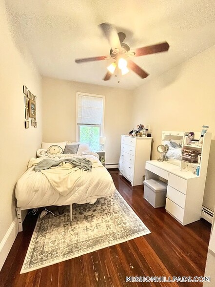 Building Photo - 717 Parker St