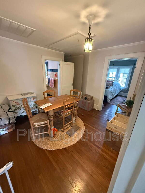 Building Photo - 145 Soundview Rd