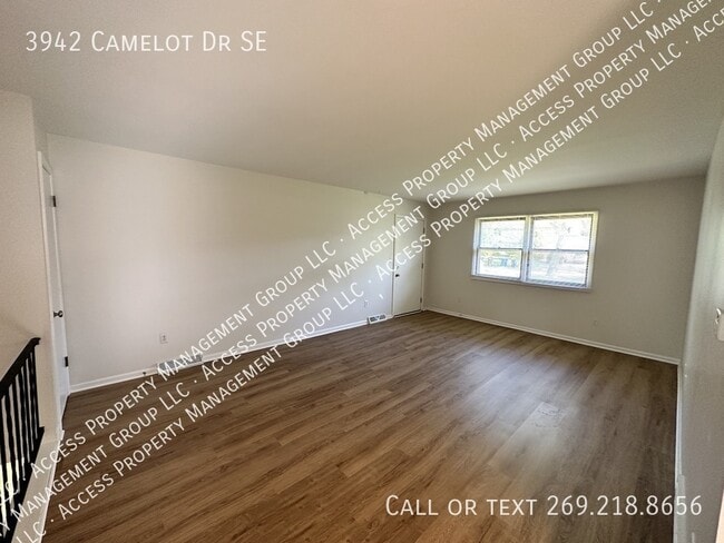 Building Photo - 3942 Camelot Dr SE