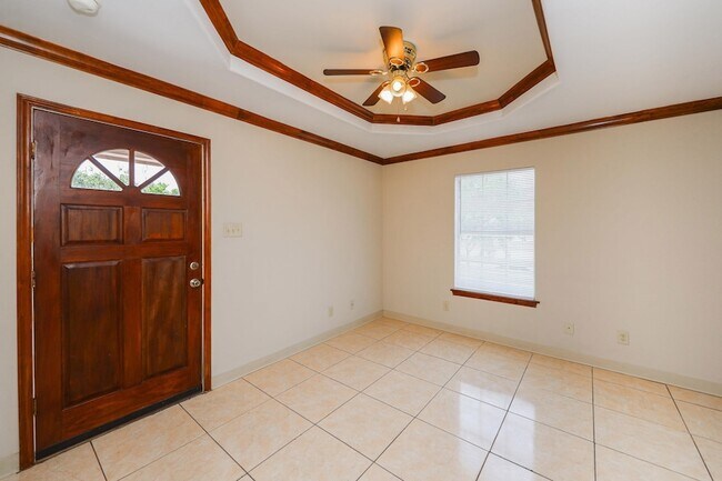 Building Photo - 2704 San Agustin Ave