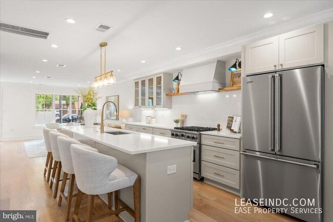 Building Photo - 1708 1/2 10th Street NW-
