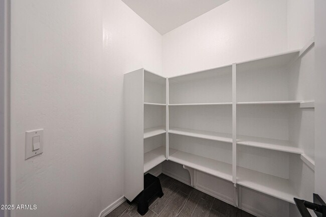 Building Photo - 3332 W Dunbar Dr