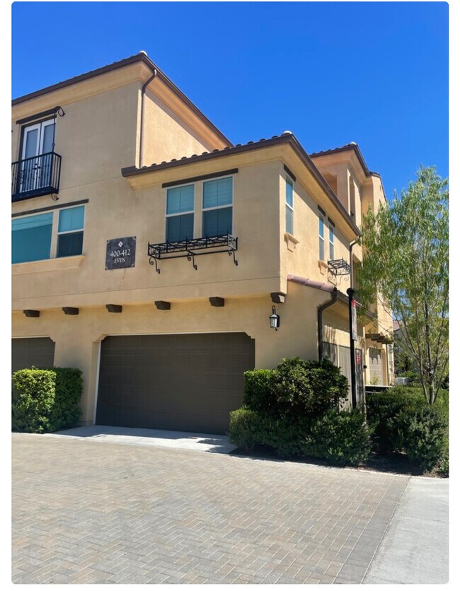 Building Photo - 404 Maravilla Ln
