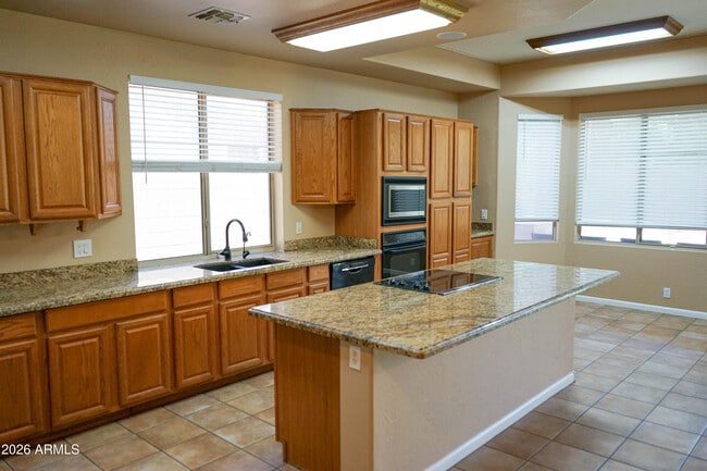 Building Photo - 541 N Danielson Way