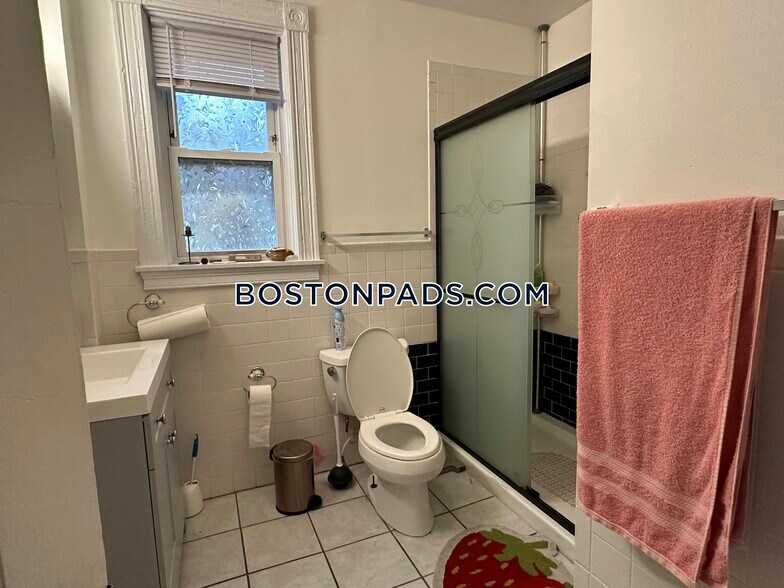 Building Photo - 83 Wensley St