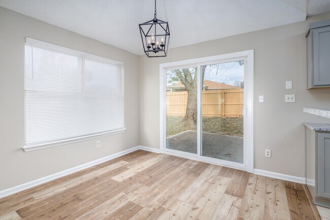 Building Photo - 117 Willow Bluff Dr