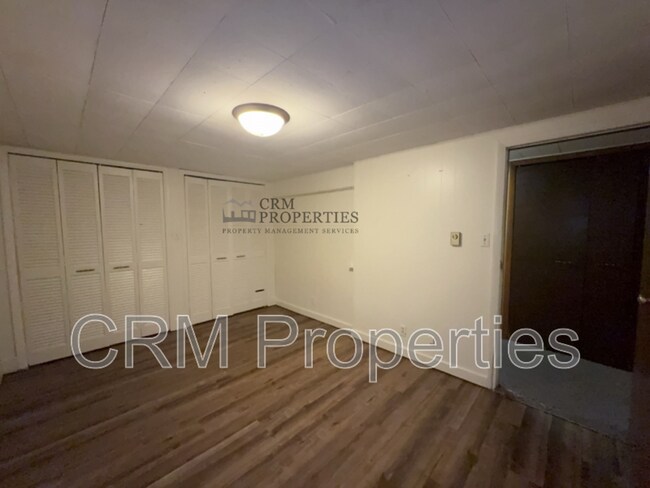 Building Photo - 121 S Independence St