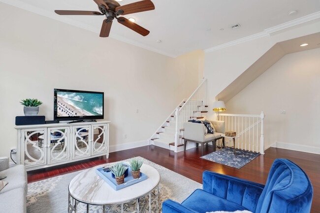 Building Photo - 285 SE 6th Ave