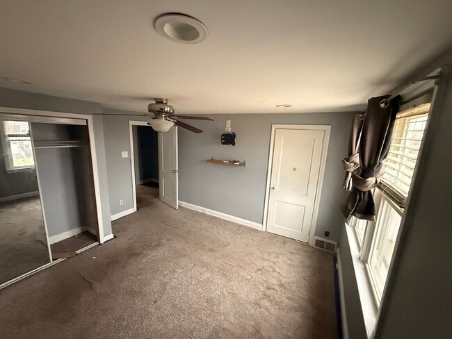 Building Photo - Spacious 3BR Home in Overbrook Park – Front Yard, Modern Kitchen, Washer and Dryer & Basement