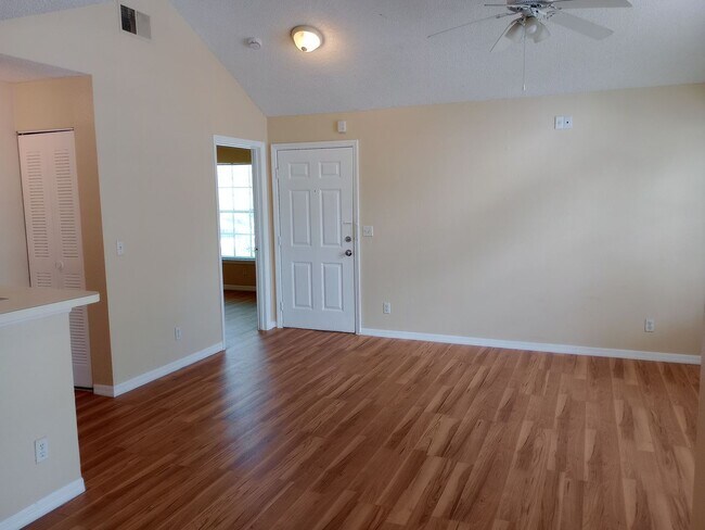 Building Photo - **For Sale w. Outside Agent** TW2127