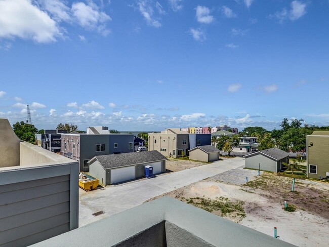 Building Photo - Harbor View Townhome