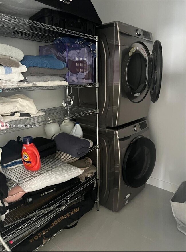 Building Photo - 780 NE 69th St