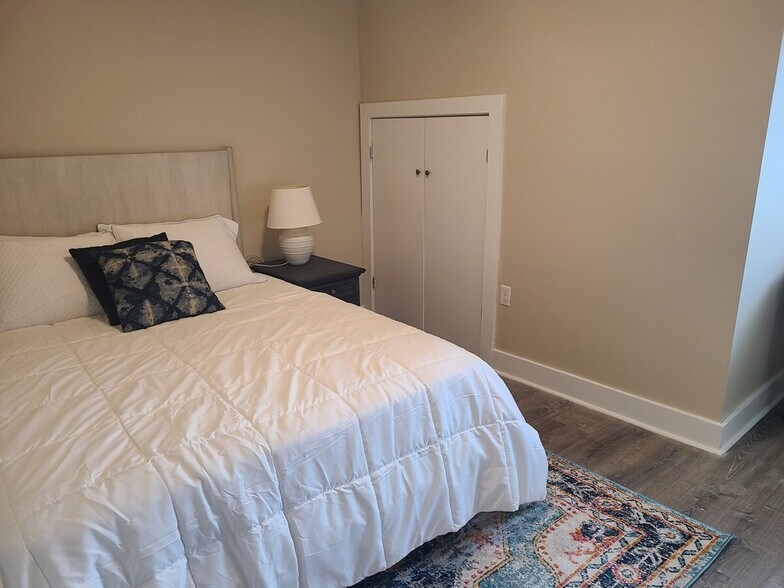 Building Photo - 20 Hawkes St