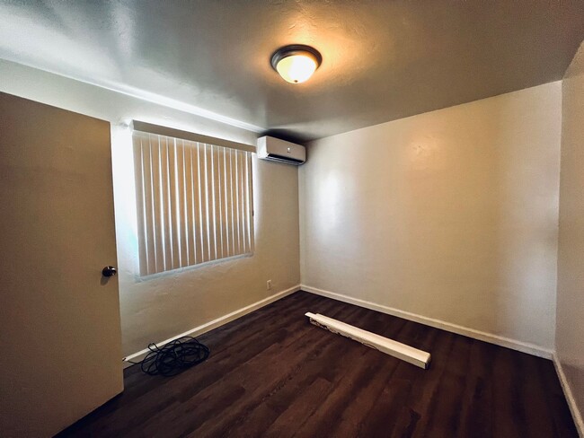 Building Photo - Remodeled 2 Bedroom 1 Bath