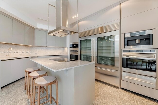 Building Photo - 18201 Collins Ave