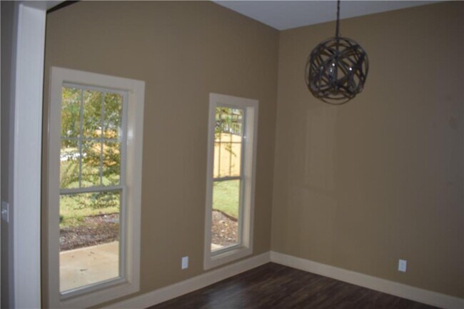 Building Photo - 43 Jessel Ln