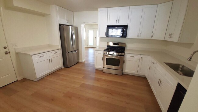 Building Photo - Fully Remodeled Home in North Phoenix – Move-In Ready!