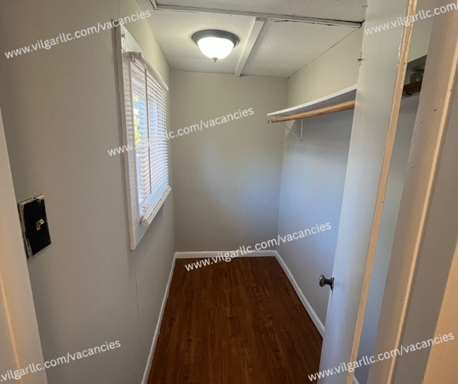 Building Photo - 133-135 N Lindberg St