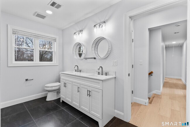 Building Photo - 183 Vesper St