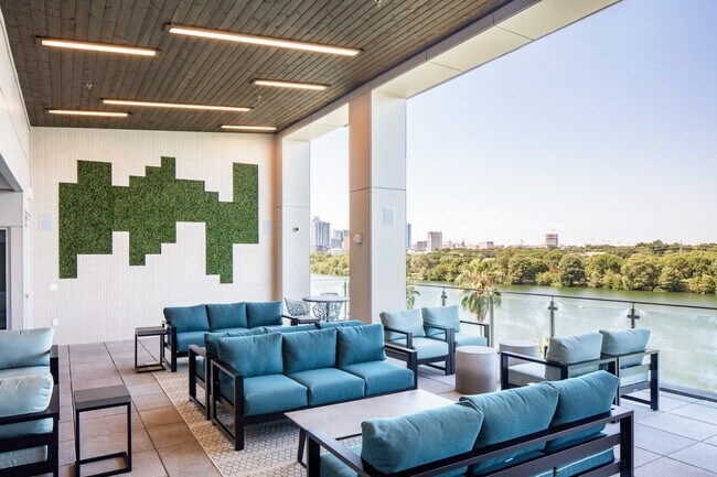 Building Photo - 1620 E Riverside Dr