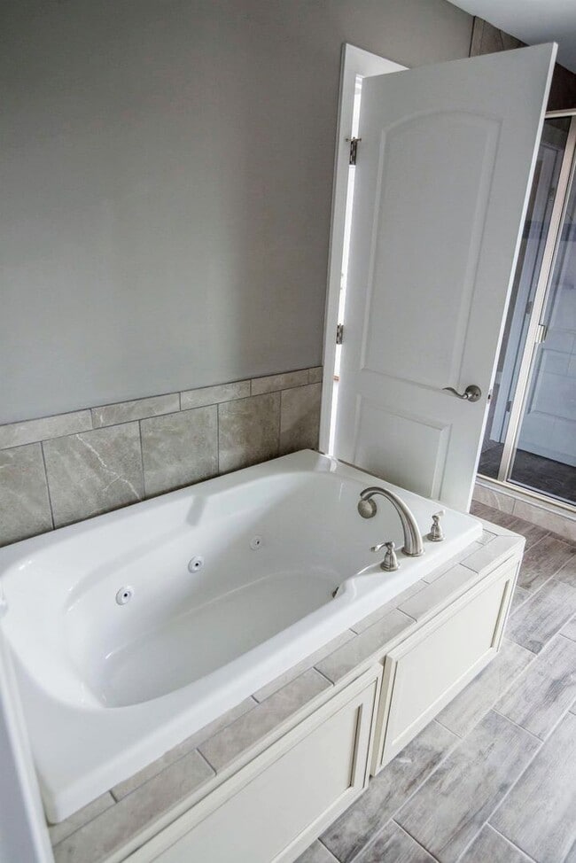 Building Photo - Beautiful 3 Bedroom Townhome in Forest
