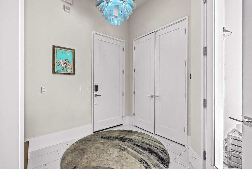 Building Photo - 310 Rivers St