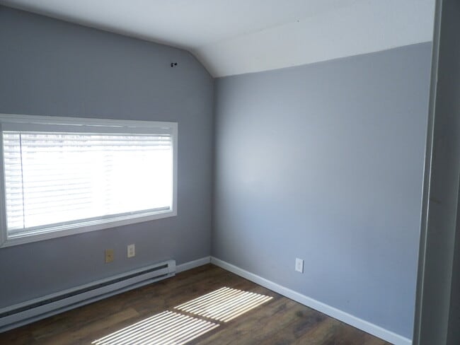 Building Photo - 1 Bed + Extra Room Upper Level Unit in East Harriet Duplex