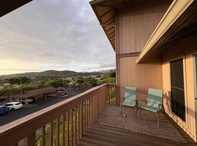Building Photo - 3 Bedroom, 2 Bathroom Townhouse with a Lak...