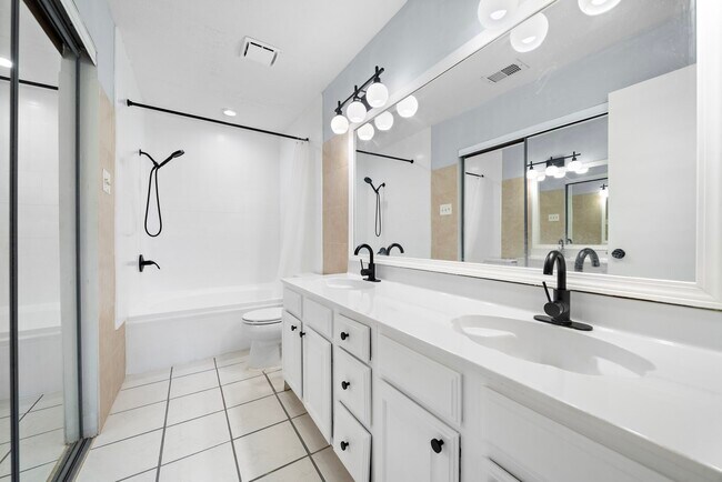 Building Photo - 13938 Plantation Valley Dr