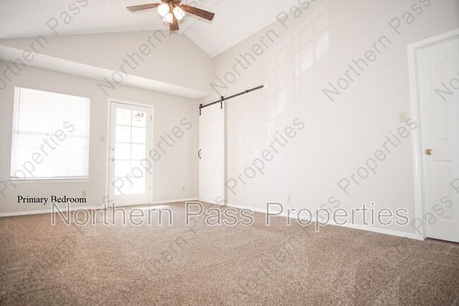 Building Photo - 7317 Luz De Lumbre Ave