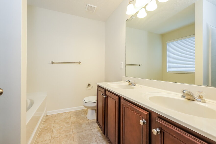 Building Photo - 538 Elderberry Way