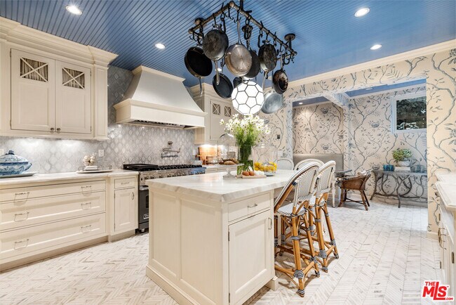 Building Photo - 175 W Channel Rd