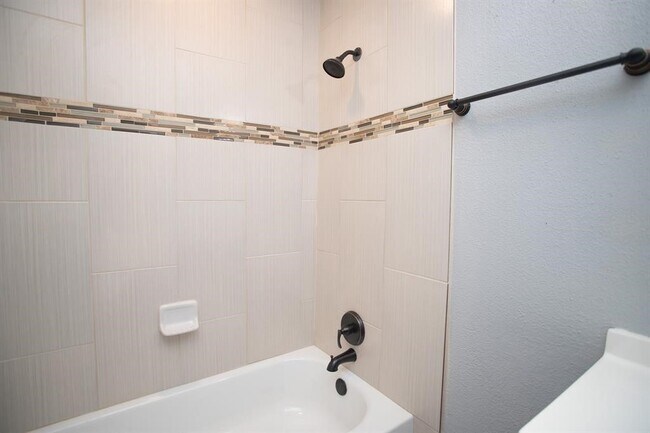 Building Photo - 5821 W Sunforest Dr