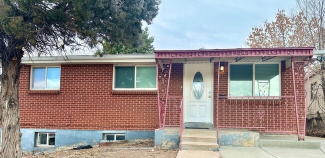 Building Photo - 624 Winona Ct