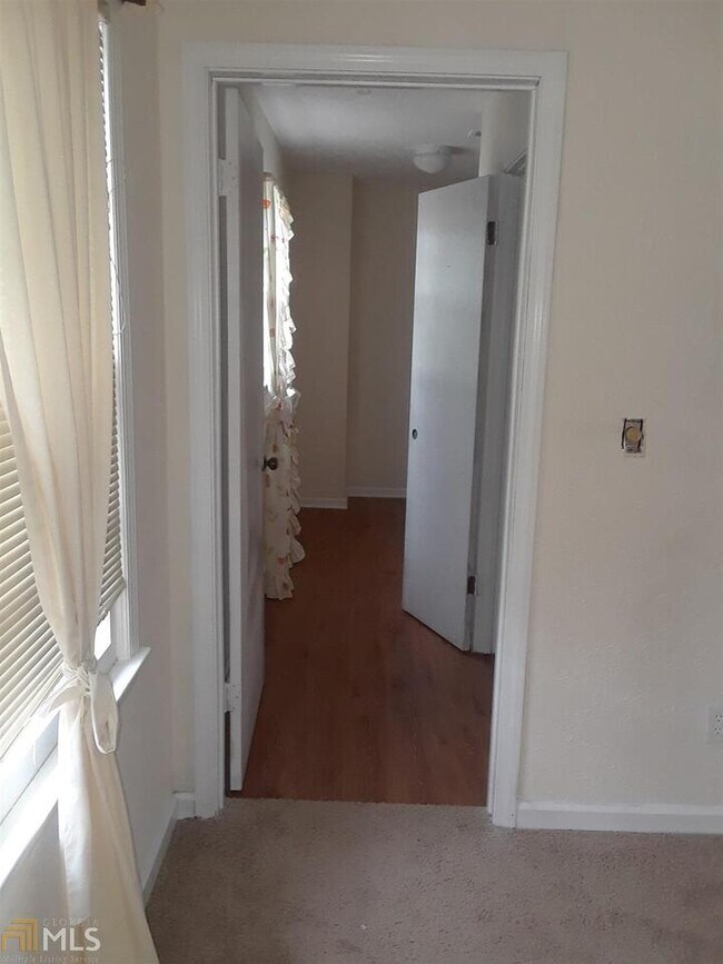 Building Photo - 995 Green St SE