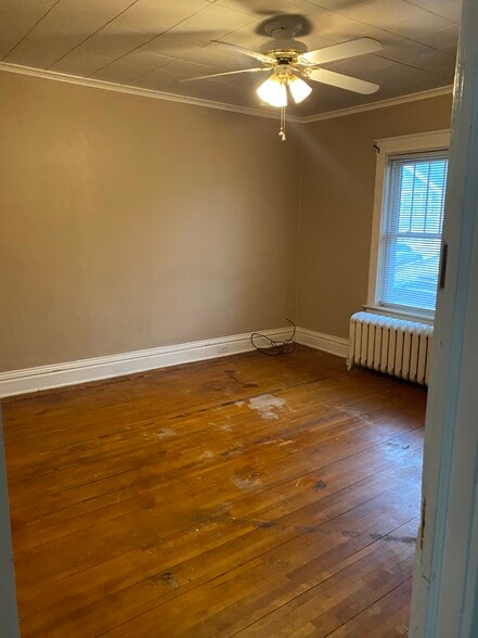 Building Photo - 619 N 17th Ave E