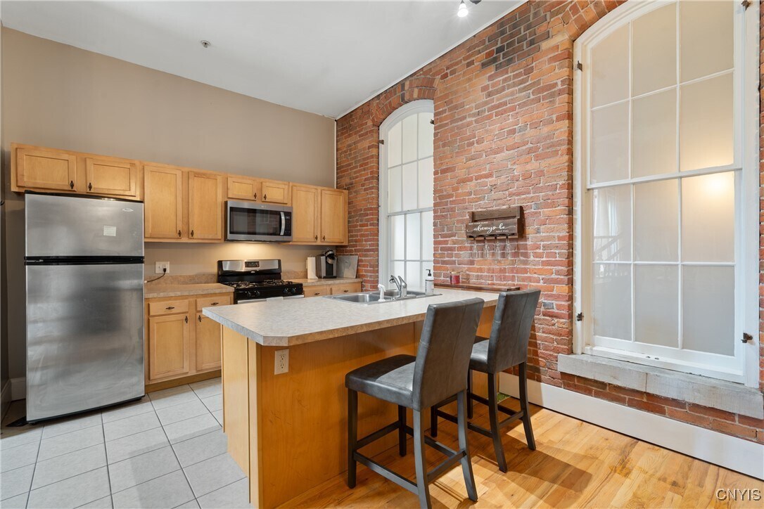 Building Photo - 317 W Fayette St