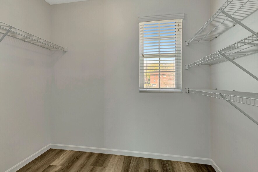 Building Photo - 206 Glenwood Ave