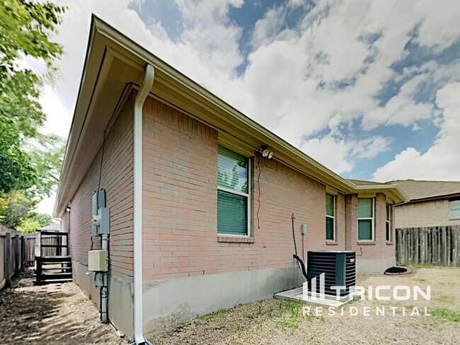 Building Photo - 10607 Shaencrest