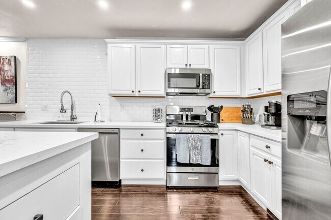 Building Photo - 574 Reno Ave