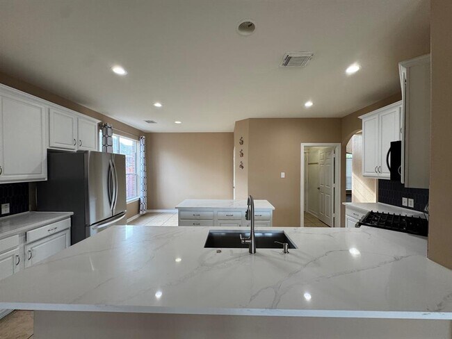 Building Photo - 24423 Hampton Lakes Dr