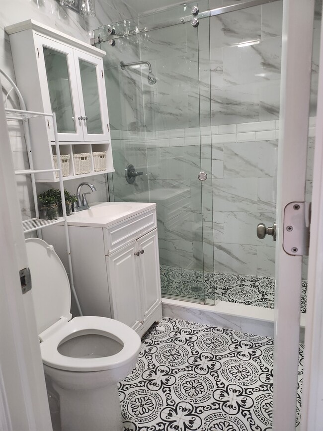 Building Photo - 9126 Grand Ave