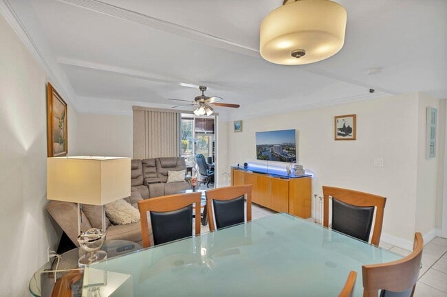 Building Photo - 6850 Royal Palm Blvd