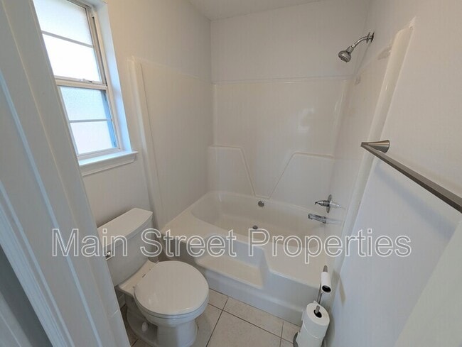 Building Photo - 28 Easton St