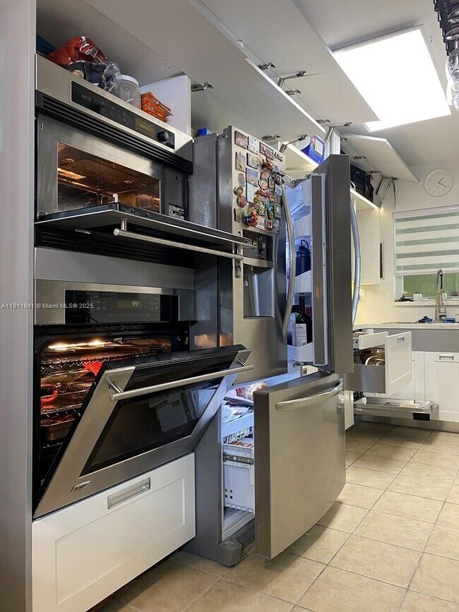 Building Photo - 1425 Arthur St