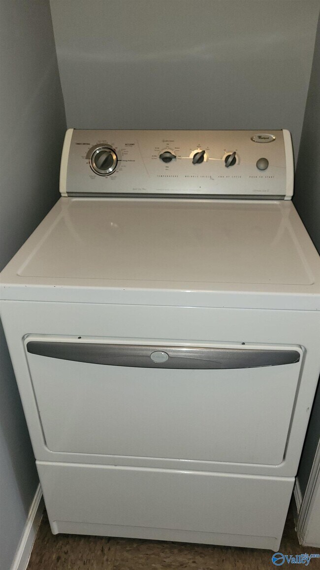 Building Photo - 6117 Melrose Rd NW