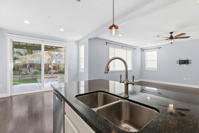 Building Photo - 1818 Tarragon Dr