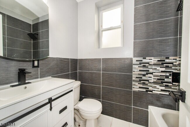 Building Photo - 59 Ellington St