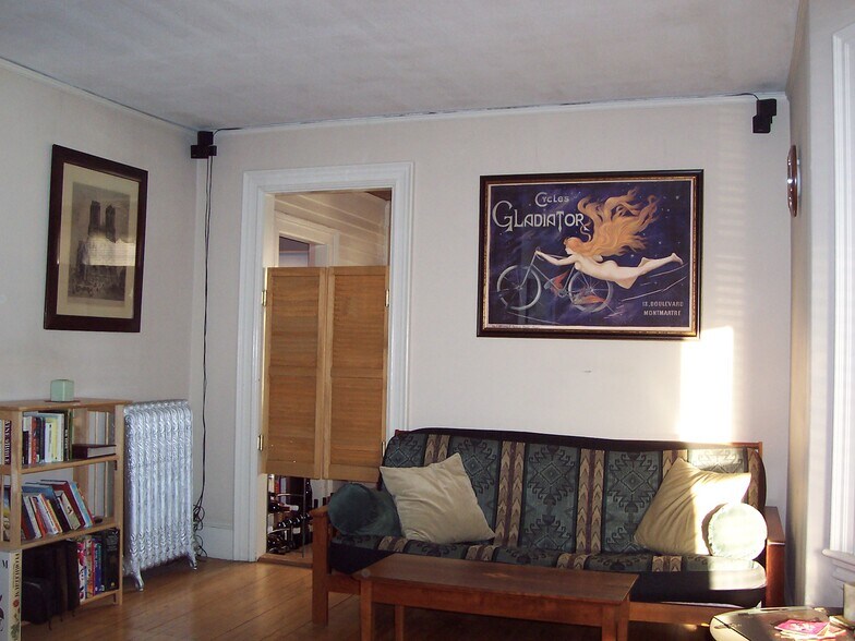 Building Photo - 19 Rogers St